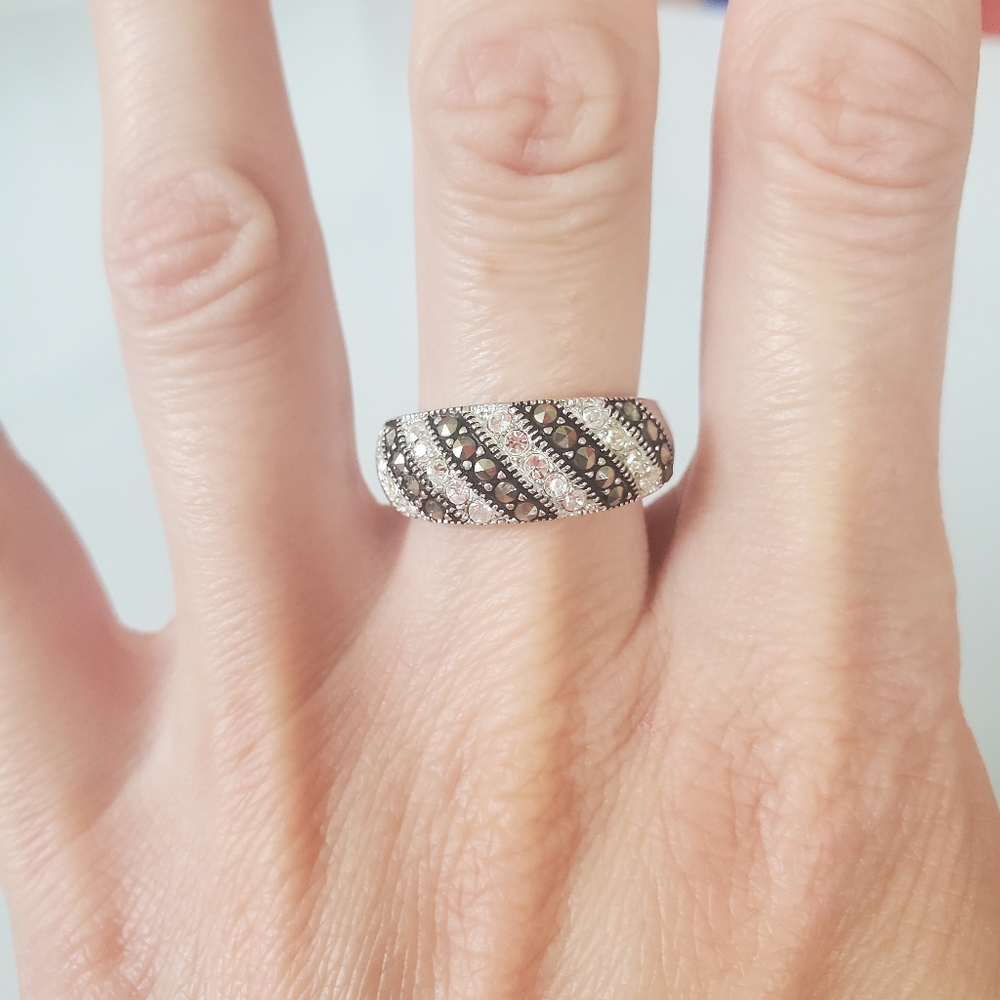 Black and silver striped ring